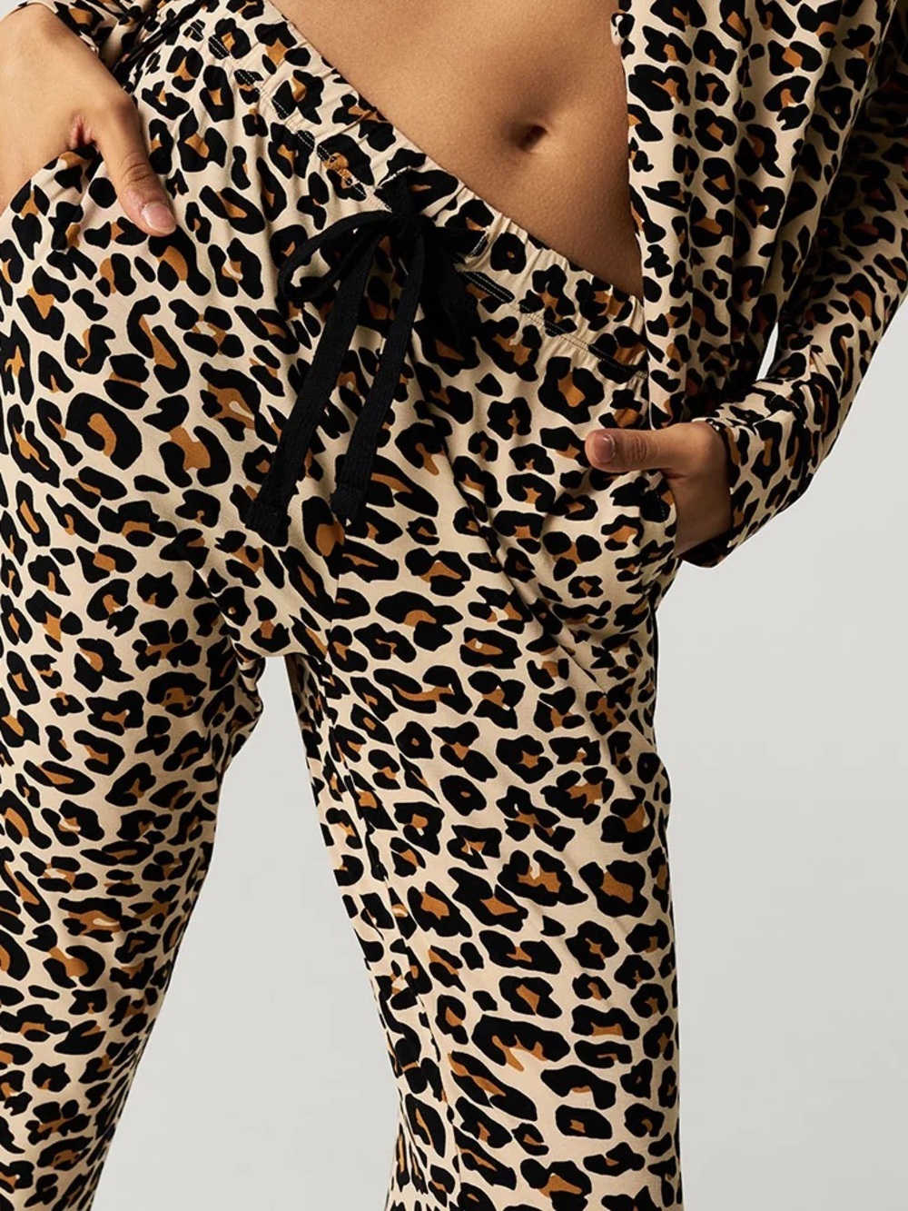 Posh Peanut Lana Leopard Women’s Long Sleeve Pajama Set Jogger Size Small